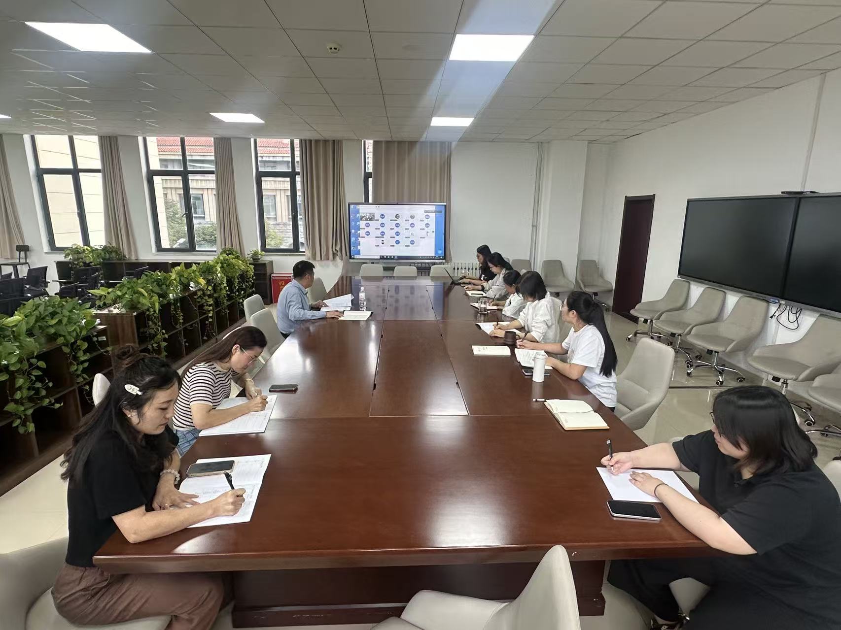 压实责任守底线 统筹部署迎国庆 —— 国际创新转化学院召开节前重点工作会议